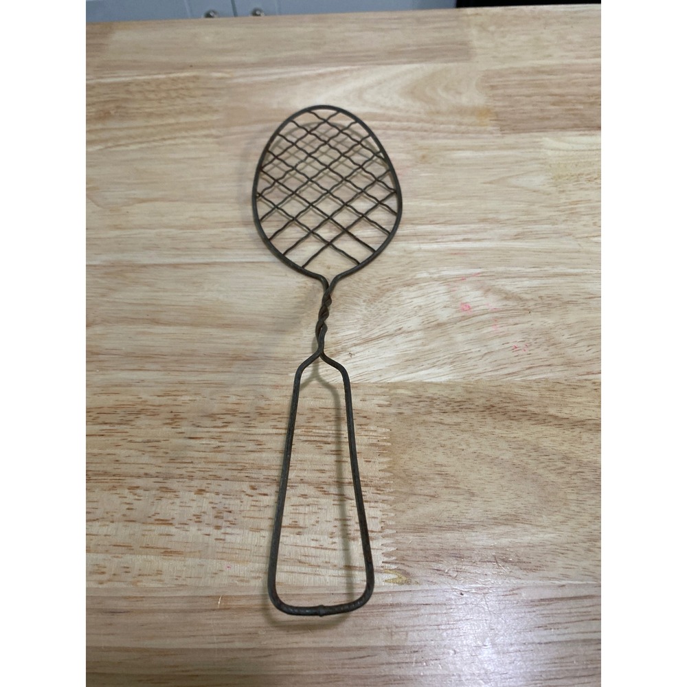 Antique‎ Primitive Twisted Wire Rug Beater Vintage Metal Kitchen Tool Farmhouse